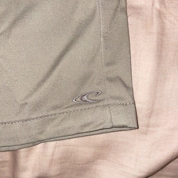 Tan Flat Front O’Neil Men Shorts. Size 32. Good condition - Picture 3 of 6